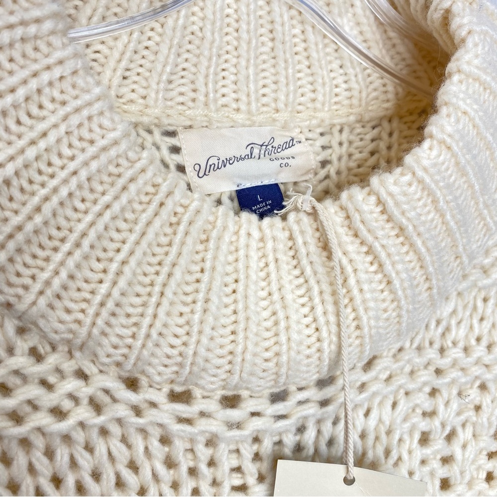 Universal Thread Chunky Fringe Sweater Large - Picture 11 of 11